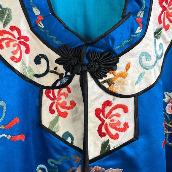 VTG Esme Silk Embroidered Mandarin Robe Jacket - Picture 3 of 9